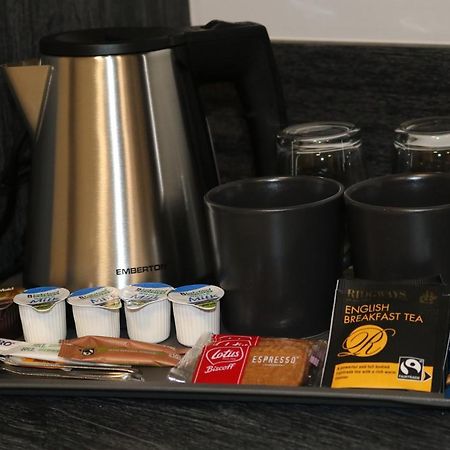 Blue Sapphire Hotel イルフォード エクステリア 写真
