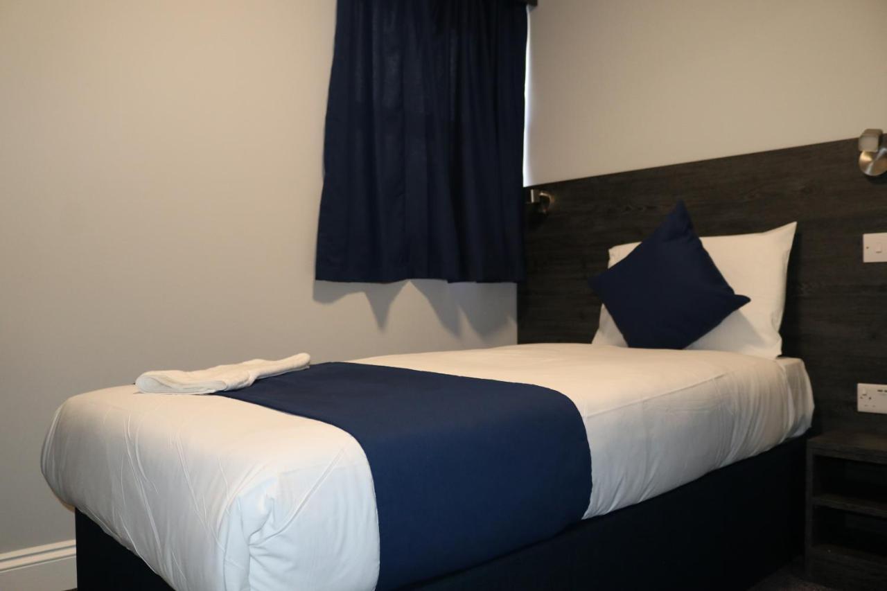 Blue Sapphire Hotel イルフォード エクステリア 写真