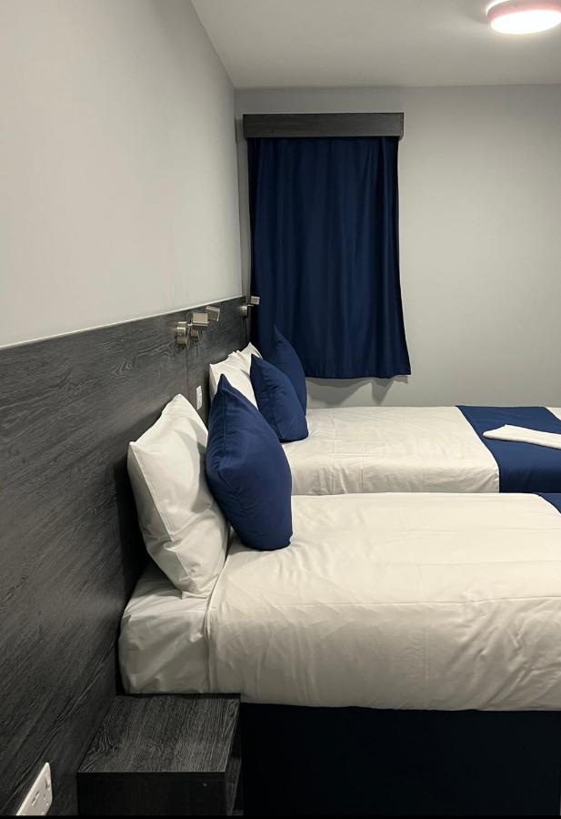 Blue Sapphire Hotel イルフォード エクステリア 写真