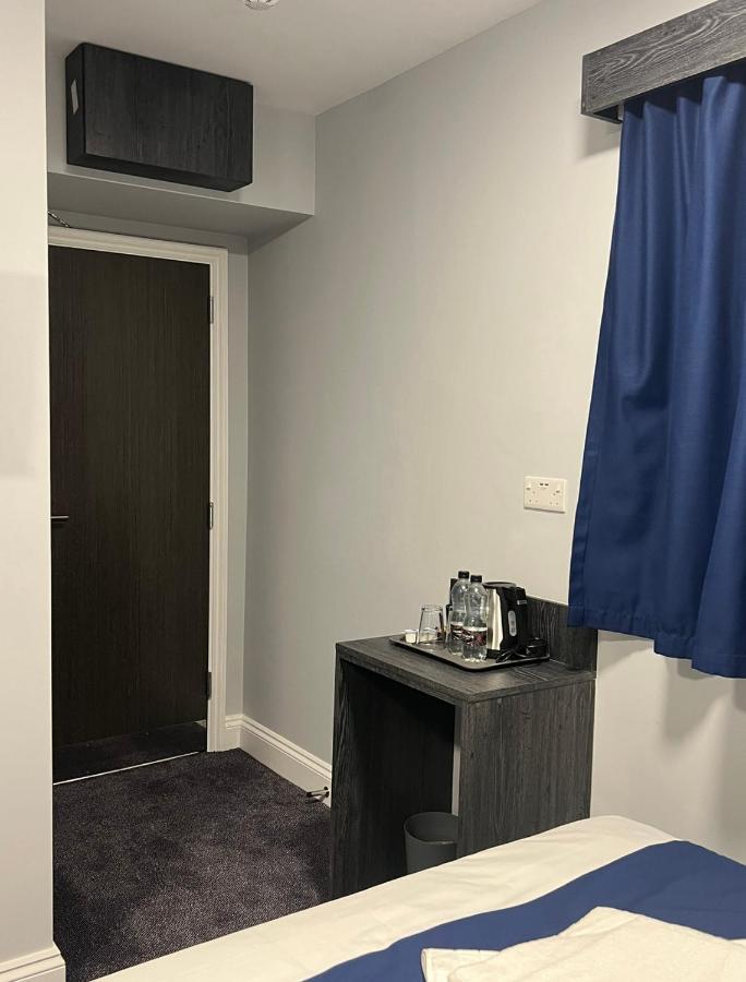 Blue Sapphire Hotel イルフォード エクステリア 写真