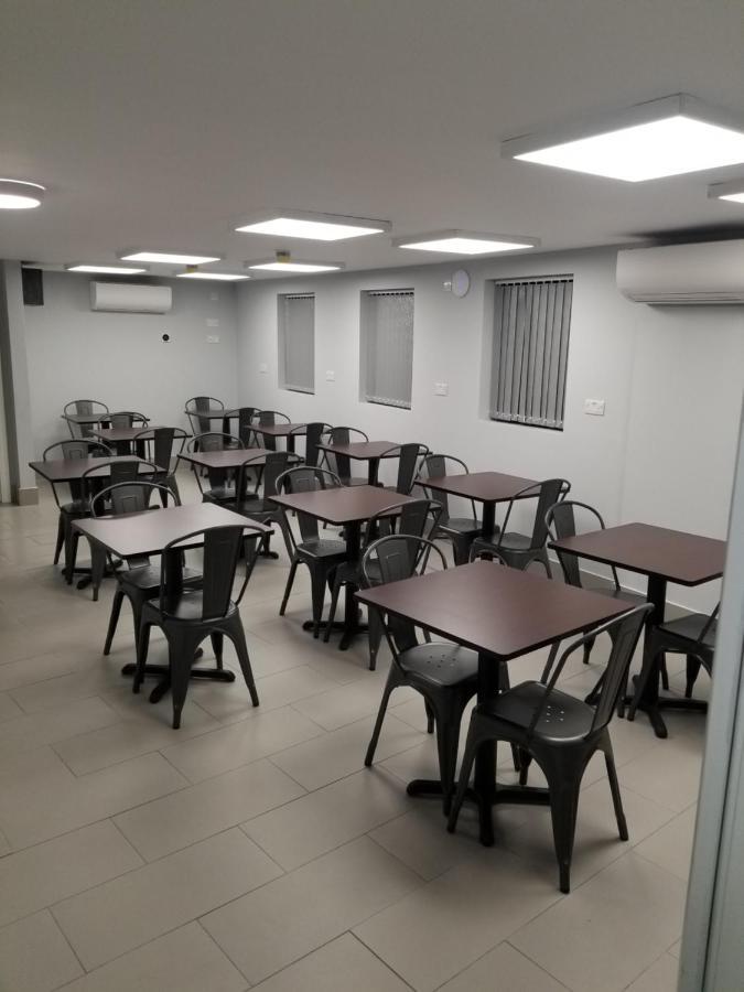 Blue Sapphire Hotel イルフォード エクステリア 写真